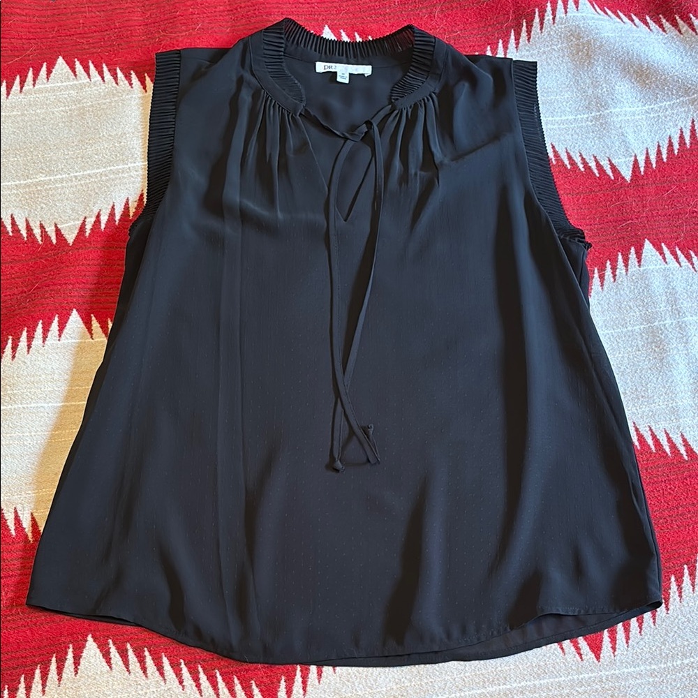 DR2 medium women’s Black textured Sleeveless business casual Top
